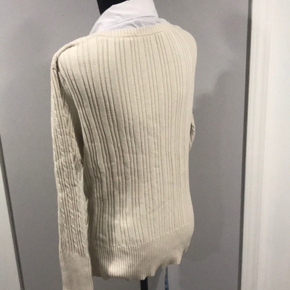 A super cute classic sweater!! - Picture 4 of 4